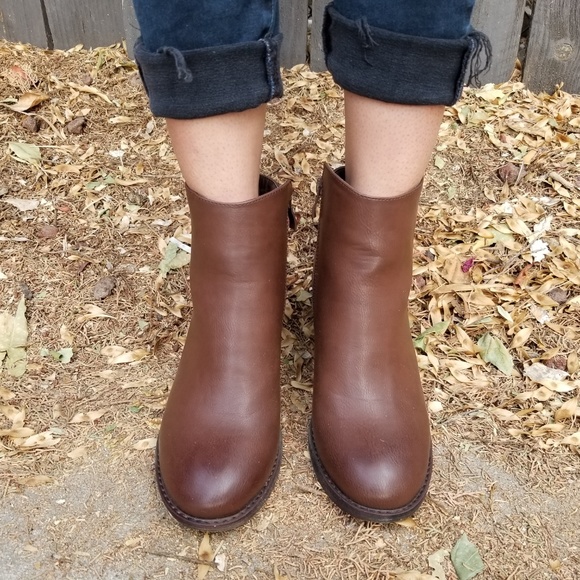 Brown Vegan Ankle Booties Boots W/ Gold Zipp - Picture 5 of 8